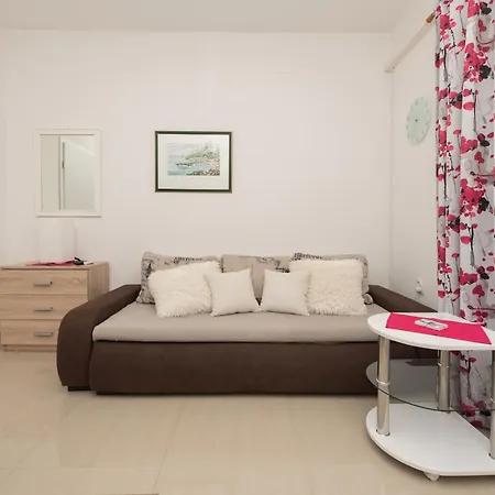 Апартаменти With Parking Space - 25826 Макарська